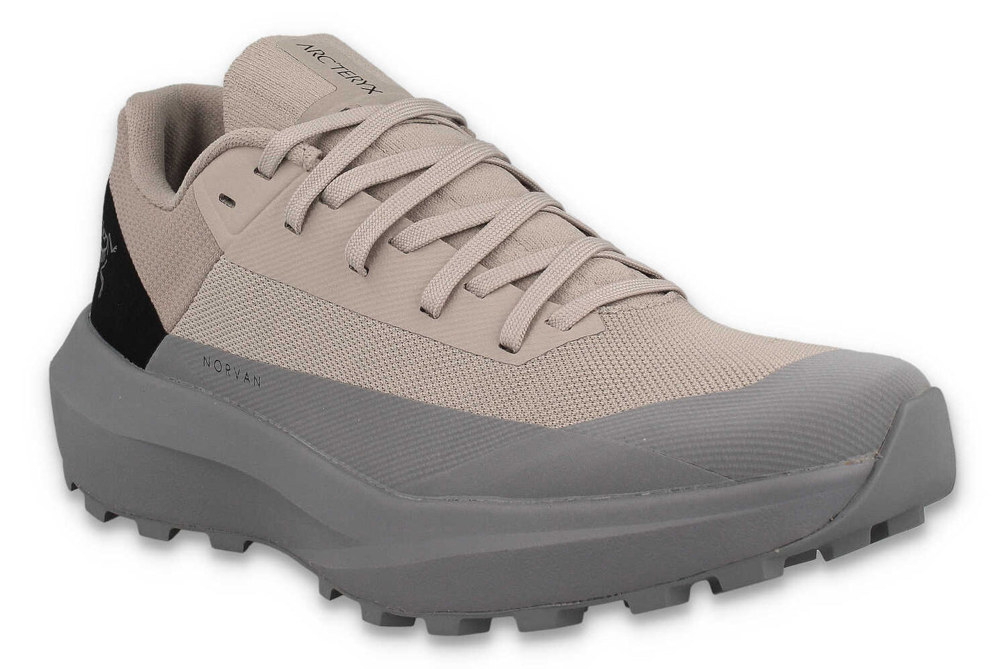 Arc'teryx Norvan LD 4 Damen Trailrunningschuh in Grau Beige – Ansicht schräg vorn